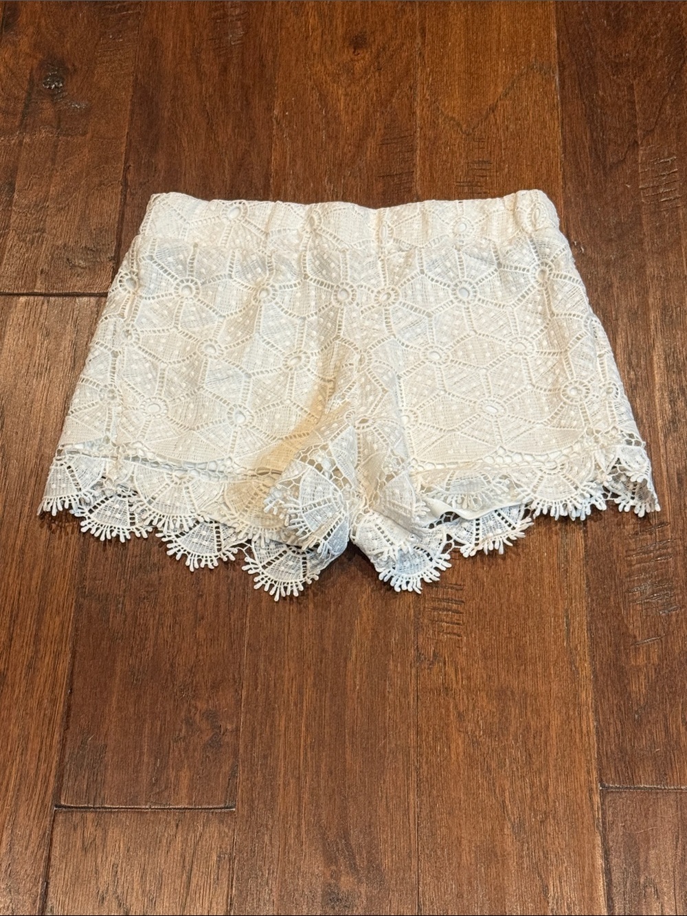 Size Small love, Fire White Crochet Lace Scallop-Hem Skort